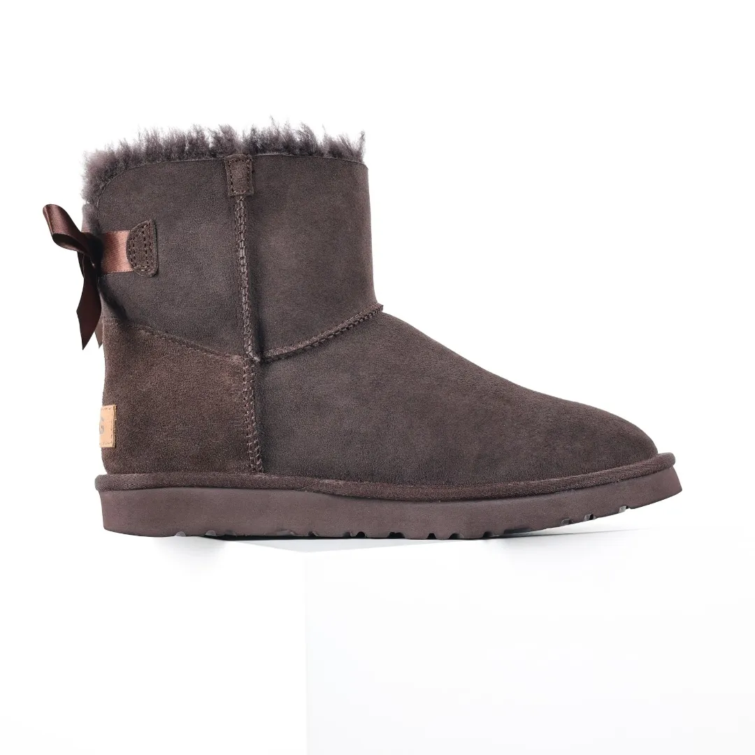 Pick up locally 💰600 Core recommended good price Independently developed original outsole and cashmere insole to keep you warm in winter and suitable for home use. In the new year, uug launched a style series, which is partially geared towards the preferences of young consumers and has also moved to the forefront of fashion trends. Shoe body material Water-repellent coated suede upper 17 mm UGGPURE™ implanted wool insole Lightweight non-slip comfortable rubber outsole With brand LOGO trademark Comes with a full set of packaging Size: 35 36 37 38 39 40